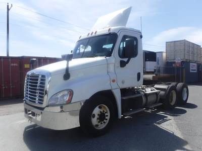Freightliner Cascadia 125 Day Cab Truck - 450HP, 12 Speed Automatic