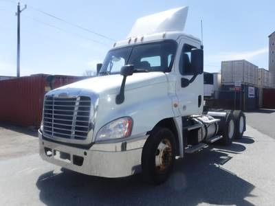 Freightliner Cascadia 125 Day Cab Truck - 450HP, 12 Speed Automatic