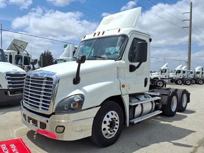 Freightliner Cascadia 125 Day Cab Truck - 400HP, 10 Speed Automatic