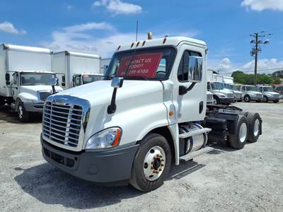 Freightliner Cascadia 125 Day Cab Truck - 450HP, 10 Speed Manual