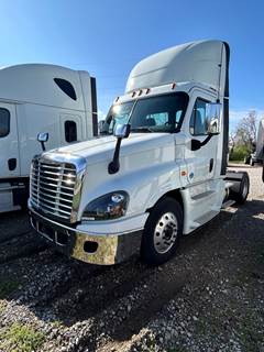 Freightliner Cascadia 125 Single Axle Day Cab Truck - 400HP, 10 Speed Automatic