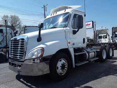 Freightliner Cascadia 125 Day Cab Truck - 450HP, 12 Speed Automatic