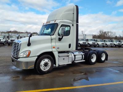 Freightliner Cascadia 125 Day Cab Truck - 410HP, 10 Speed Automatic