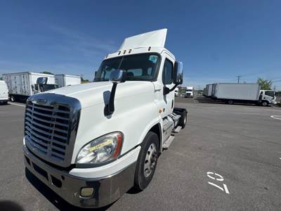 Freightliner Cascadia 125 Single Axle Day Cab Truck - 410HP, 12 Speed Automatic