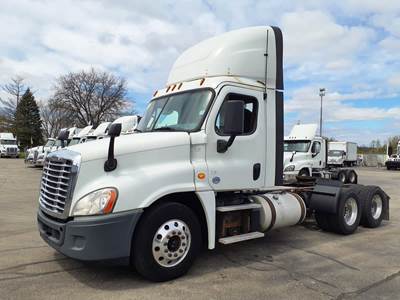 Freightliner Cascadia 125 Day Cab Truck - 410HP, 12 Speed Automatic