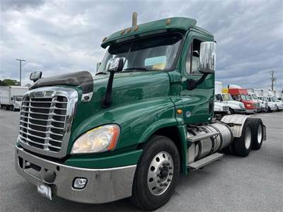 Freightliner Cascadia 125 Day Cab Truck - 450HP, 10 Speed Manual