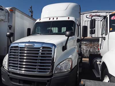 Freightliner Cascadia 125 Single Axle Day Cab Truck - 410HP, 12 Speed Automatic