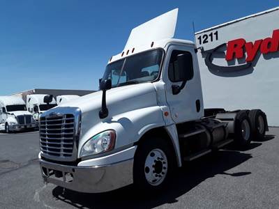 Freightliner Cascadia 125 Day Cab Truck - 450HP, 12 Speed Automatic