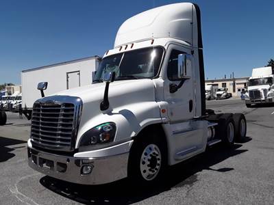 Freightliner Cascadia 125 Day Cab Truck - 450HP, 12 Speed Automatic