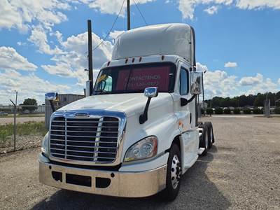 Freightliner Cascadia 125 Day Cab Truck - 10 Speed Automatic