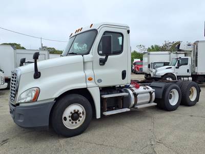 Freightliner Cascadia 125 Day Cab Truck - 450HP, 10 Speed Manual