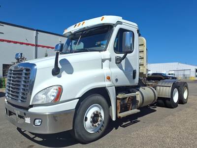 Freightliner Cascadia 125 Day Cab Truck - 485HP, 13 Speed Manual