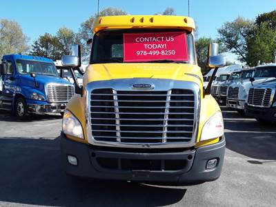 Freightliner Cascadia 125 Day Cab Truck - 455HP, 10 Speed Automatic