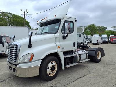 Freightliner Cascadia 125 Single Axle Day Cab Truck - 455HP, 10 Speed Manual