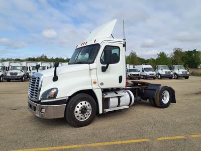Freightliner Cascadia 125 Single Axle Day Cab Truck - 400HP, 10 Speed Automatic
