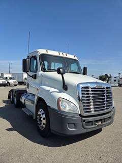 Freightliner Cascadia 125 Day Cab Truck - 450HP, 10 Speed Manual