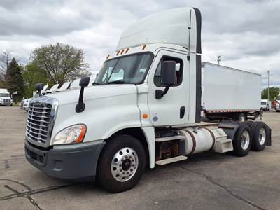Freightliner Cascadia 125 Day Cab Truck - 410HP, 12 Speed Automatic