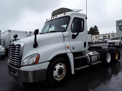 Freightliner Cascadia 125 Day Cab Truck - 450HP, 12 Speed Automatic