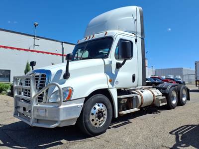 Freightliner Cascadia 125 Day Cab Truck - 410HP, 12 Speed Automatic