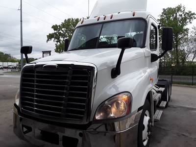 Freightliner Cascadia 125 Day Cab Truck - 450HP, 10 Speed Automatic