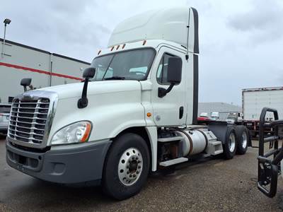 Freightliner Cascadia 125 Day Cab Truck - 410HP, 12 Speed Automatic