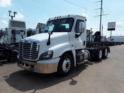 Freightliner Cascadia 125 Day Cab Truck - 455HP, 12 Speed Automatic