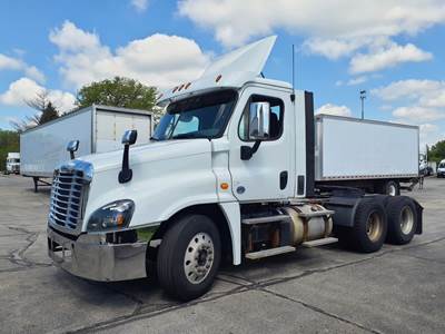Freightliner Cascadia 125 Day Cab Truck - 450HP, 12 Speed Automatic