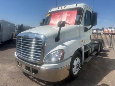 Freightliner Cascadia 125 Day Cab Truck - 450HP, 12 Speed Automatic