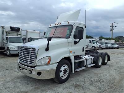 Freightliner Cascadia 125 Day Cab Truck - 450HP, 10 Speed Automatic