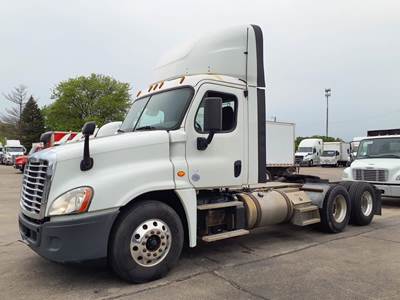Freightliner Cascadia 125 Day Cab Truck - 410HP, 12 Speed Automatic