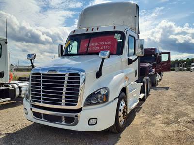 Freightliner Cascadia 125 Day Cab Truck - 455HP, 12 Speed Automatic
