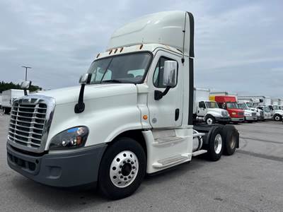 Freightliner Cascadia 125 Day Cab Truck - 455HP, 12 Speed Automatic
