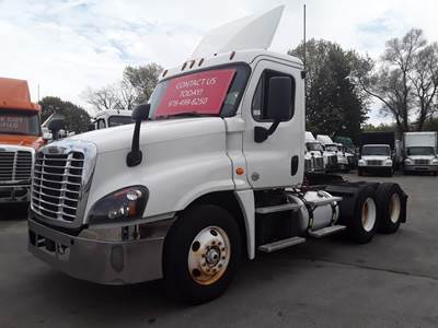 Freightliner Cascadia 125 Day Cab Truck - 455HP, 12 Speed Automatic