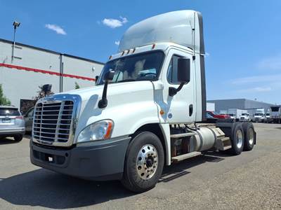 Freightliner Cascadia 125 Day Cab Truck - 410HP, 12 Speed Automatic