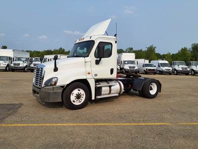Freightliner Cascadia 125 Single Axle Day Cab Truck - 400HP, 10 Speed Automatic