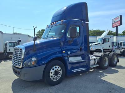 Freightliner Cascadia 125 Day Cab Truck - 400HP, 10 Speed Automatic