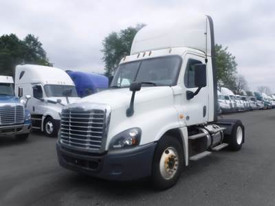 Freightliner Cascadia 125 Single Axle Day Cab Truck - 450HP, 10 Speed Manual