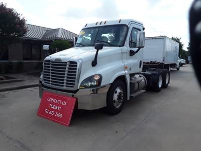 Freightliner Cascadia 125 Day Cab Truck - 455HP, 12 Speed Automatic