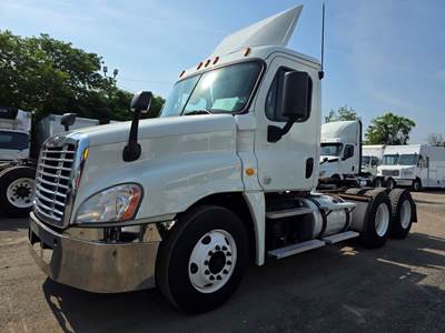 Freightliner Cascadia 125 Day Cab Truck - 450HP, 12 Speed Automatic