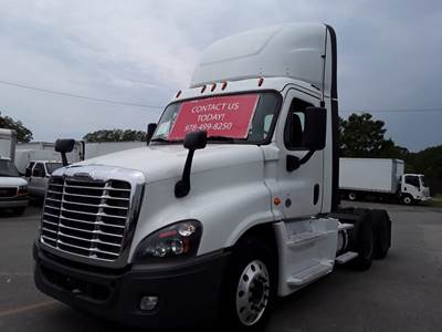 Freightliner Cascadia 125 Day Cab Truck - 455HP, 12 Speed Automatic