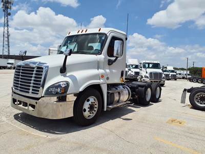 Freightliner Cascadia 125 Day Cab Truck - 455HP, 12 Speed Automatic