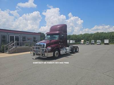 Freightliner Cascadia 125 Day Cab Truck - 450HP, 12 Speed Automatic