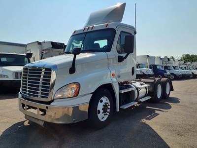 Freightliner Cascadia 125 Day Cab Truck - 450HP, 10 Speed Automatic