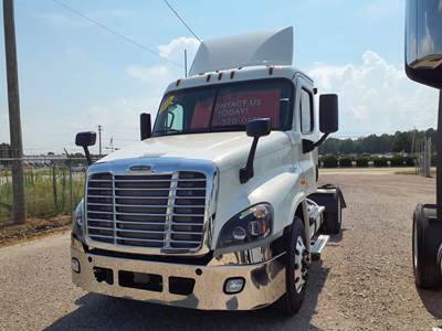 Freightliner Cascadia 125 Single Axle Day Cab Truck - 400HP, 10 Speed Automatic