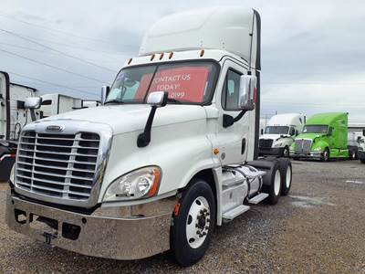 Freightliner Cascadia 125 Day Cab Truck - 410HP, 10 Speed Automatic