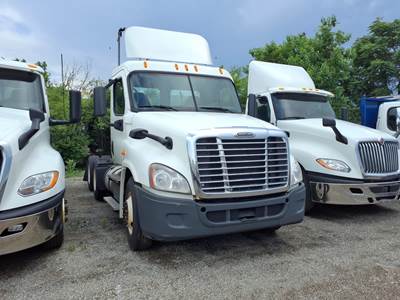 Freightliner Cascadia 125 Day Cab Truck - 450HP, 10 Speed Manual