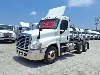 Freightliner Cascadia 125 Day Cab Truck - 450HP, 10 Speed Automatic