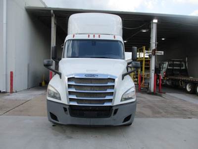 Freightliner Cascadia 125 Day Cab Truck - 400HP, 12 Speed Automatic