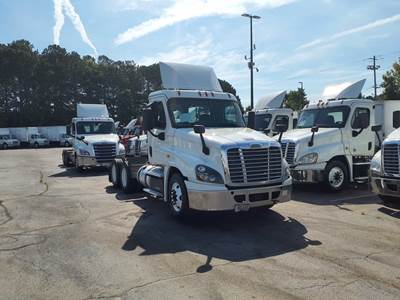 Freightliner Cascadia 125 Day Cab Truck - 450HP, 12 Speed Automatic
