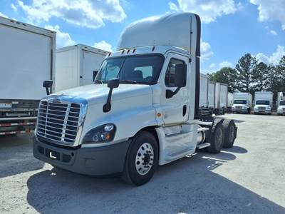 Freightliner Cascadia 125 Day Cab Truck - 400HP, 10 Speed Automatic